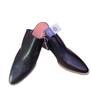 Tara heels - Universal Thread